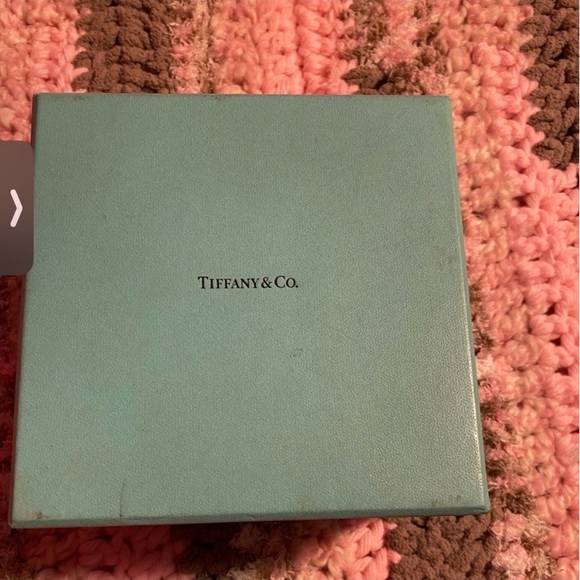 Preloved Vintage Tiffany&Co Black calfskin band wrist watch for women - Picture 4 of 15